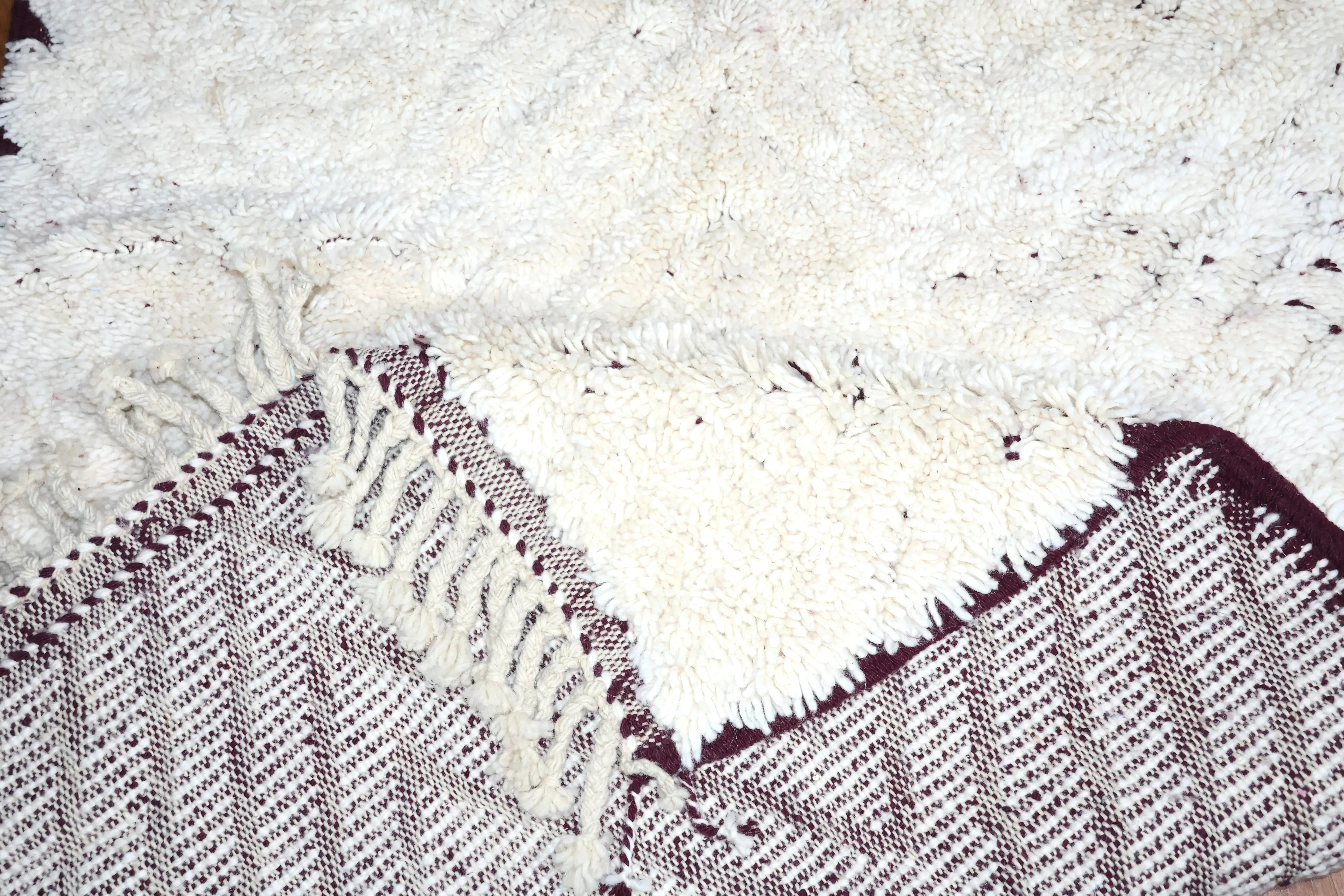 Tapis berbère Beni Ouarain — Brume d'Aubergine vue 3